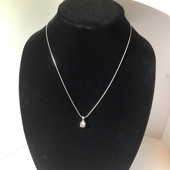 Avon Neclace - Picture 1 of 4